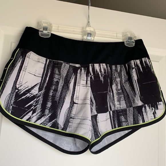 Medium ASICS shorts - Picture 1 of 9